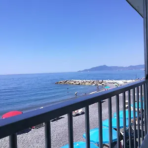 https://appartamento-vista-mare-lavagna.hotelitalianriviera.com